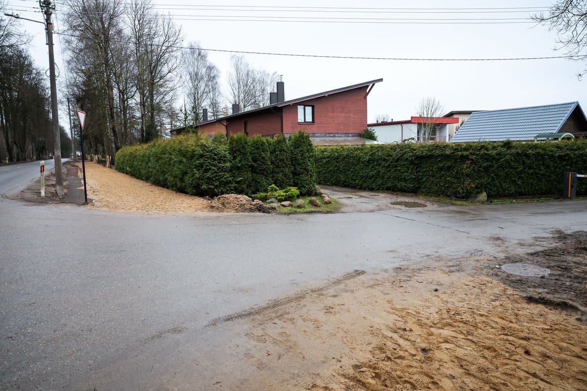 Vilniaus savivaldybė apeina žemgrobius: takas lenkia užimtą žemę